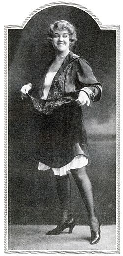 I pjäsen Det stängda paradiset. Foto i Scenen 1927.