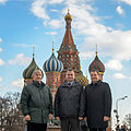 Williams (vľavo), Ovčinin (v strede) a Skripočka (vpravo) na Červenom námestí v Moskve