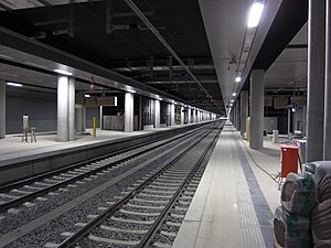 Flughafen Berlin Brandenburg station S-Bahn platform tracks 2-3.jpg