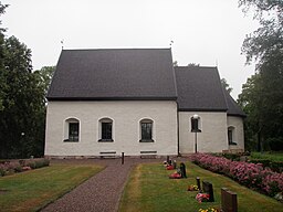 Gårdeby kyrka i juli 2010.