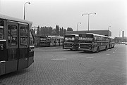Busstaandplaatsen van lijn 14 en 15 op 3 mei 1974