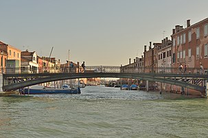 Le pont sur le rio del Ponte Lungo, à Venise. (définition réelle 7 360 × 4 912)