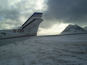 Am Flugplatz von Gjögur
