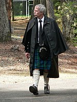 スコットランドの伝統衣装としてキルトの上に着用した例（2007年）