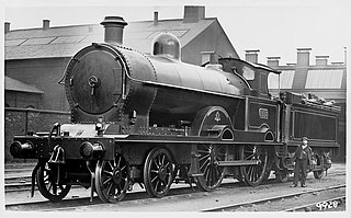 View of Precursor Class number 1117 Vandal and crew in front of Shrewsbury engine shed, soon after emerging from Crewe Works in November 1904.