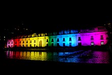 La Moneda Palace illuminated in LGBT flag for 2017 IDAHO La Moneda se ilumina en el Dia contra la Homo y Transfobia (34577746112).jpg