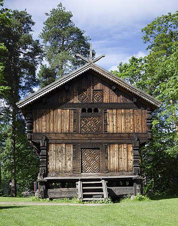 图为挪威泰勒马克郡维尼耶南部的“阁楼”仓库，修建于1750至1760年，现在位于挪威文化史博物馆。