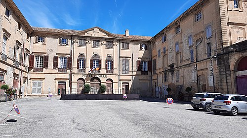 Mairie_de_Peyrolles-en-Provence