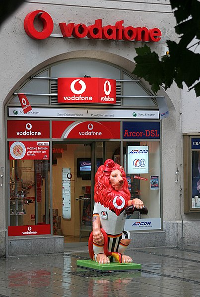 File:Munich Leo Parade Vodafone.jpg