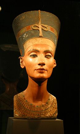 Busto de Nefertiti, conservado en el Museo egipcio de Berlín.