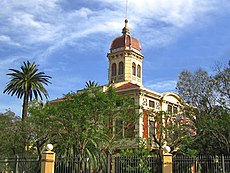 El Palacete de Ayora, principal monumento del distrito.