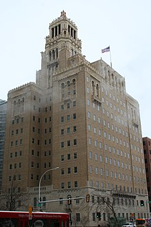 Exterior photo of a fifteen-storey office tower constructed in the Art Deco style of architecture.