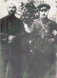 Qazı Məhəmməd (solda) və General Mustafa Barzani