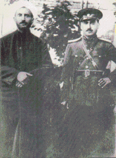 קאזי מוחמד (משמאל) ומוסטפא ברזאני (ימין) במהלך משבר איראן בשנת 1946