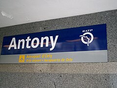 Cartel indicando el nombre de la estación.