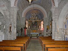 La nef de l'église Saint-Étienne-et-Saint-Clair.