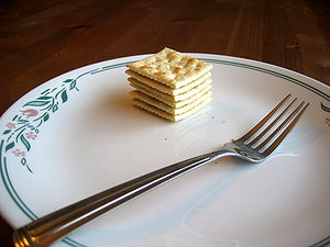 English: Six saltines and a fork on a large plate
