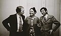 Novembre 1973 ; à l'ambassade de Cuba, Louis Astre avec Béatrice Allende et Badilla, représentants de la gauche chilienne en exil auxquels il vient de remettre le premier versement du comité français «Solidarité-Chili».