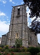 Église Saint-Pierre avec ses murs en damiers.