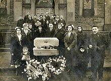 Funeral for a child, 1920 Baby Funeral - DPLA - 0988dd5995f3643b8e3b9a444c068c52.jpg
