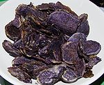 assiette de chips violettes