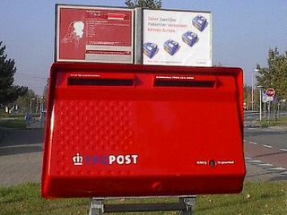 Brievenbus TPG Post in 2003, afgeleid van het origineel.