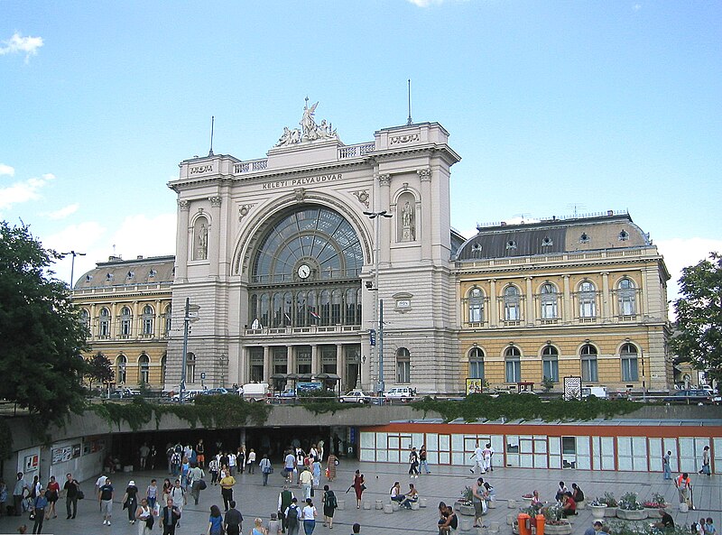 800px-BudapestKeletiStation.jpg