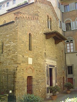 Chiesa dei Santi Apostoli, Firenze, Italia - facciata su piazza del Limbo.jpg