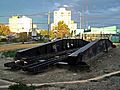 La mesa giratoria del ferrocarril en la plaza España como monumento histórico que rinde homenaje al desaparecido ferrocarril