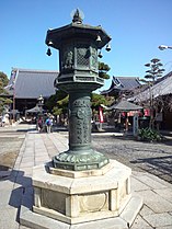 Kinzoku tōrō, ijzeren lantaarn, Fujii-dera (tempel)