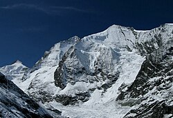 Severní stěna Grand Cornier nad ledovcem Zinalgletscher