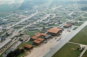 Воздушные казармы на авиабазе Хан, 1977 г., JPEG