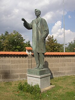 Памятник Яну Шверме на Ольшанском кладбище