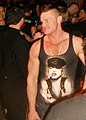 El actor pornográfico gay, Landon Conrad con una camiseta sobre Madonna