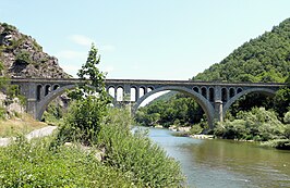 Loirebrug bij het gehucht Le Chambon