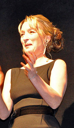 Lesley Manville vid premiären av Medan åren går på Toronto International Film Festival 2010.