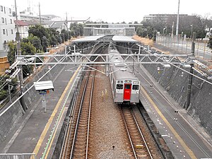 Minami-makigahara Station Platform.jpg