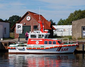 Seenotrettungsboot NAUSIKAA vor dem Stationsgebäude in Vitte