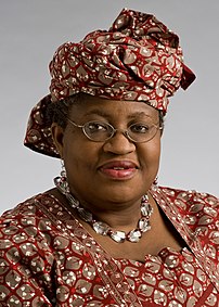 Portrait de Ngozi Okonjo-Iweala, personnalité politique du Nigeria. (définition réelle 1 500 × 2 100)