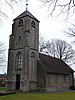 Sint-Jacobskapel. Zaalgebouw met driezijdige koorsluiting en een westelijke, in 1628 herstelde, toren met overhoekse steunberen