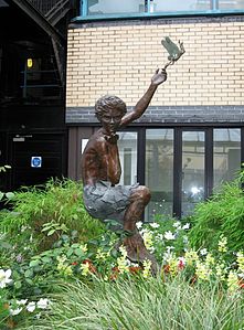 Peter Pan statue by Diarmuid Byron O'Connor.JPG