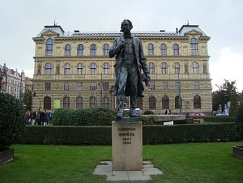 English: Statue of Antonín Dvořák in front of ...