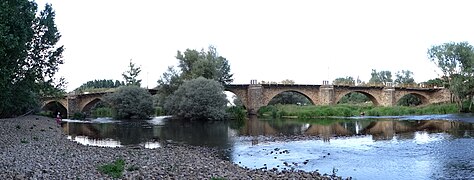 Puente sobre el río Órbigo