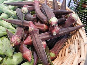English: Red okra pods