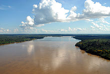 La rivero Madeira ĉe Porto Velho.