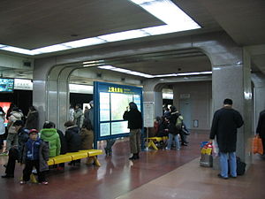 Shanghai Railway Station Line 1.jpg