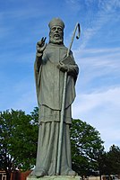 Pyhän Malakiaan patsas Sterling Heightsissä Michiganissa.