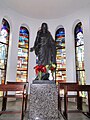 Christus-Skulptur in der Vorhalle