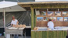 Vendedores de Bolo do Caco, Фуншал, Мадейра - январь 2012.jpg