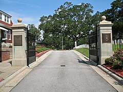 Entrée du cimetière national.